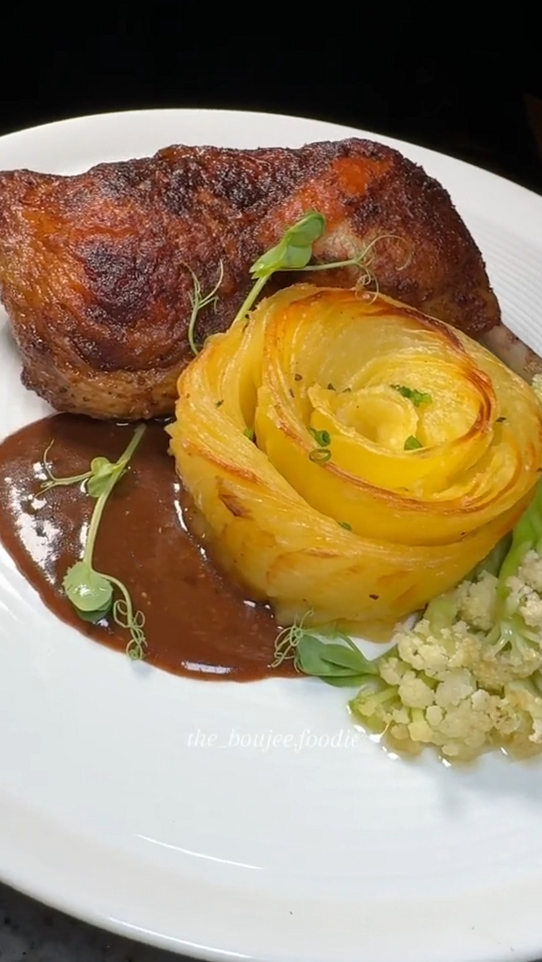 🗝️ 🤍 | Elegant Frenched Chicken Leg with Creamy Domino Dauphinoise | curated con 950